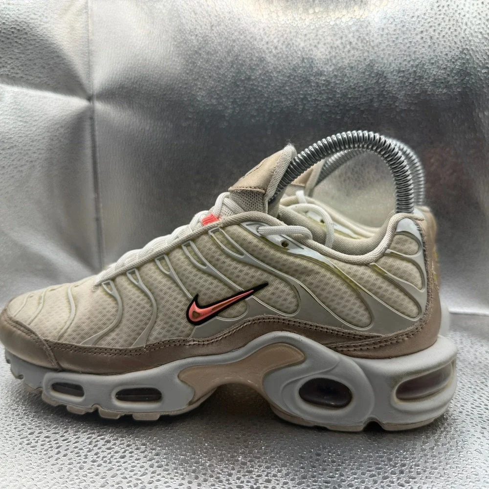 Size 6 Nike Air Max Plus Light Orewood Brown Womens Sneaker Shoes‎ CJ9980-100